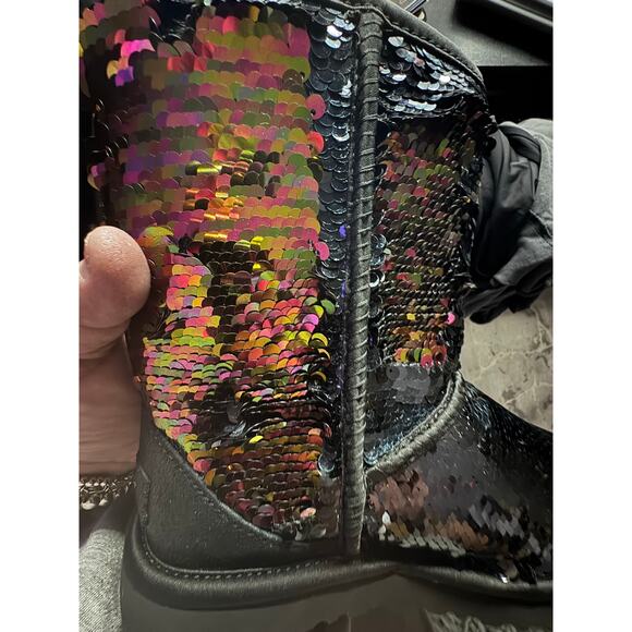 UGG Classic ankle black /iridescent rainbow flip Sequin boot in bling sz 7 nib - Picture 12 of 13